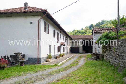 Roccaverano – Prestigioso Casale in Pietra nelle Langhe Astigiane con 10 ettari di terreno