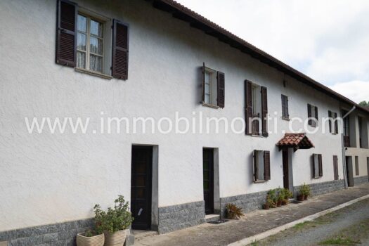 Roccaverano – Prestigioso Casale in Pietra nelle Langhe Astigiane con 10 ettari di terreno