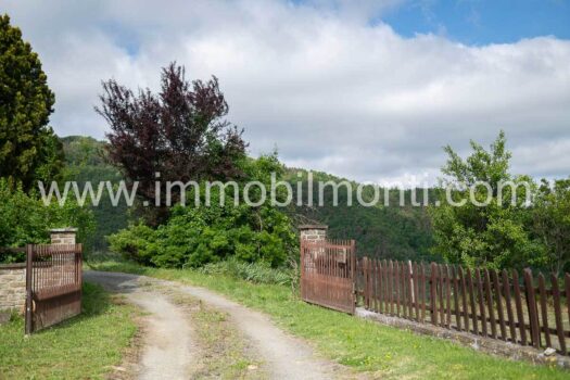 Roccaverano – Prestigioso Casale in Pietra nelle Langhe Astigiane con 10 ettari di terreno