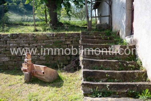 Roccaverano – Prestigioso Casale in Pietra nelle Langhe Astigiane con 10 ettari di terreno