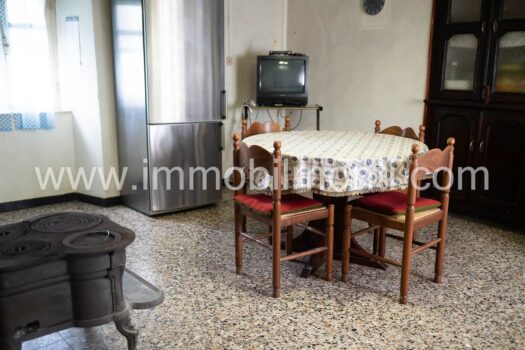 Roccaverano – Prestigioso Casale in Pietra nelle Langhe Astigiane con 10 ettari di terreno