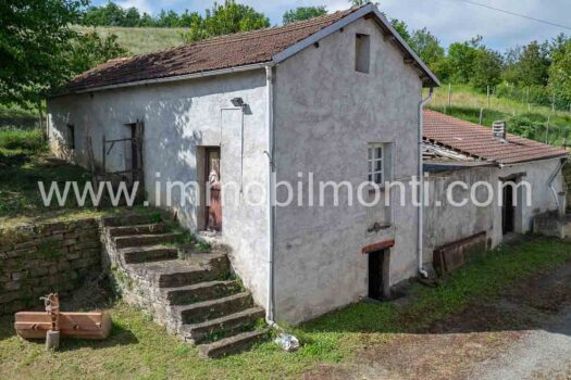 Roccaverano – Prestigioso Casale in Pietra nelle Langhe Astigiane con 10 ettari di terreno