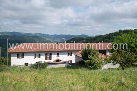 Roccaverano – Prestigioso Casale in Pietra nelle Langhe Astigiane con 10 ettari di terreno